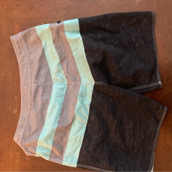 Rip Curl Mirage Shorts. Size 30. Like new. - Picture 3 of 3